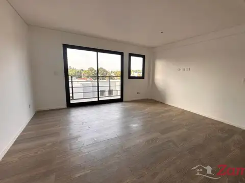 VENTA, Departamento 3 amb, baño y toilette. Balcón corrido al frente y al contra frente. HURLINGHAM