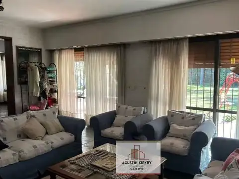 Casa 9 ambientes con 6 baños