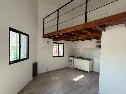 OPORTUNIDAD DÚPLEX 2 AMBIENTES A LA CALLE CON PATIO Y DOBLE ALTURA