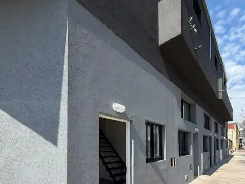 Depto Tipo Casa en Venta al Este