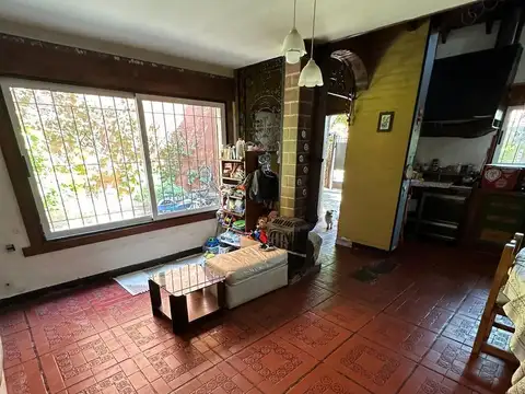 CASA EN CARAPACHAY SOBRE LOTE DE 10X35.71