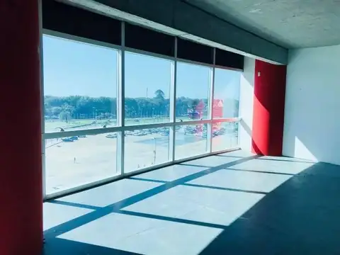 Oficina en Alquiler con 2 cocheras