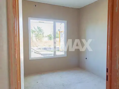 Venta - Casa 2 dorm PB - Los Árboles - Centenario