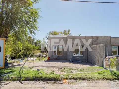 Venta - Casa 2 dorm PB - Los Árboles - Centenario