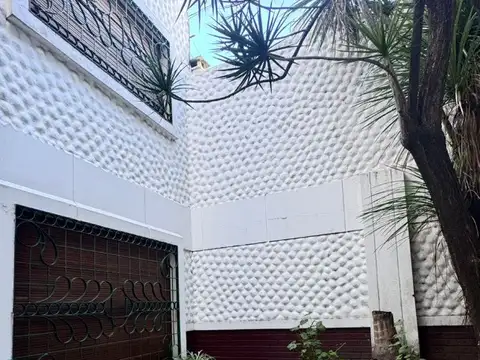 Casa 6 ambientes con 4 baños