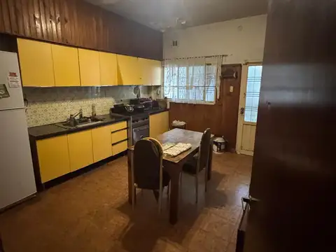 CASA DE 5 AMB EN DOS PLANTAS SOBRE LOTE DE 8.66X26.42 en VENTA EN VILLA LYNCH