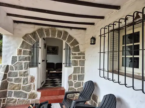 Casa 8 ambientes con 3 baños