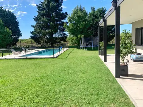 Casa en Venta con 4 cocheras