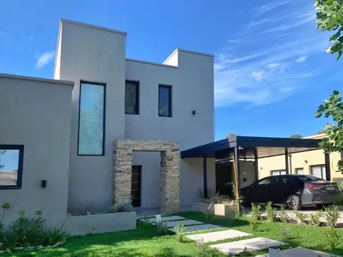 Casa en Venta en Los Alcanfores, USD 490.000