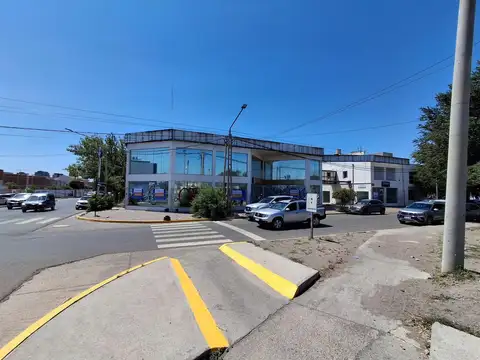 LOCAL , OFICINAS Y GALPONES SOBRE RUTA.