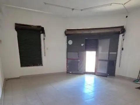 Local en Alquiler en Villa Luzuriaga, $ 500.000