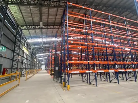 Depósito en Garin en alquiler. Predio privado de 17.000 m2