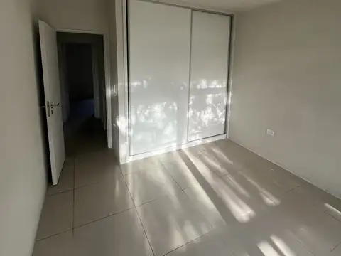 Departamento de 3 ambientes con cochera en pleno centro de Mercedes