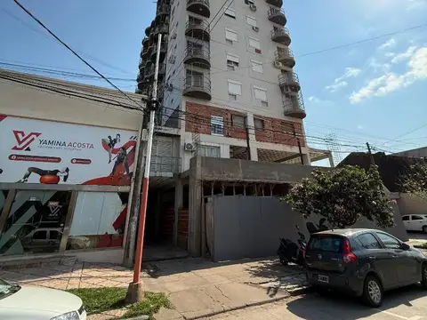 Dpto de 1 dormitorio con vestidor y balcón al frente