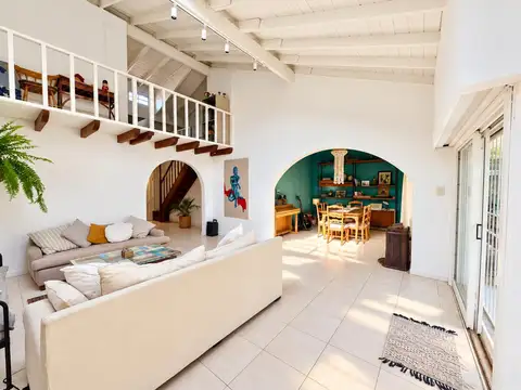 Casa en Venta con 4 cocheras