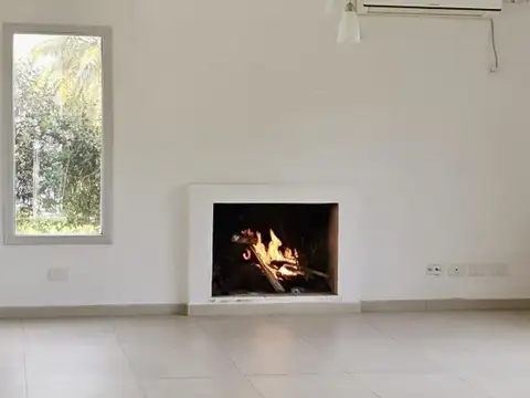 Casa 5 ambientes con 4 baños