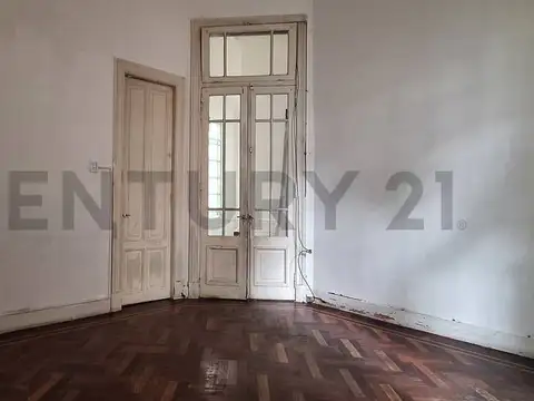 PH de 4 ambientes al frente-Planta Baja a Refaccionar