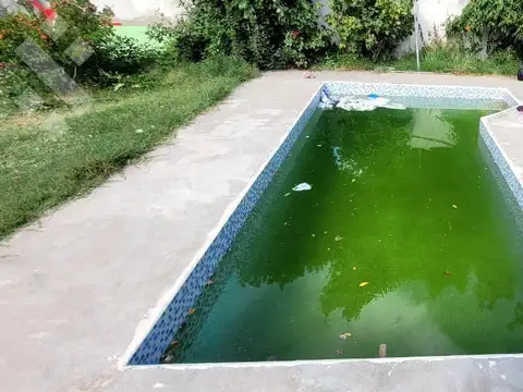 Casa en Alquiler con 2 cocheras