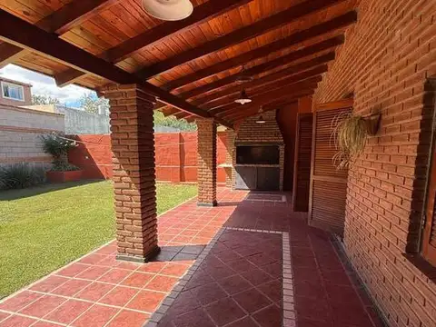 Venta Casa de una planta - 3 dormitorios Quintas de Arguello