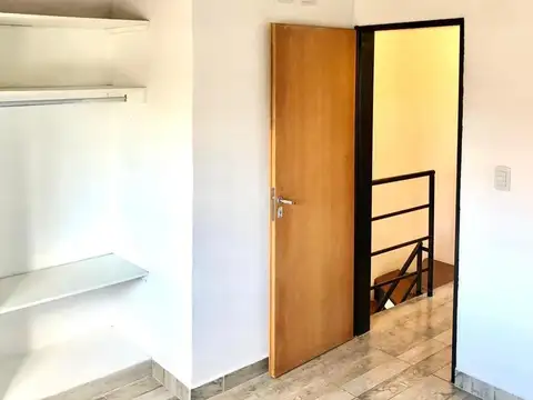 Depto Tipo Casa en Alquiler con 1 cocheras