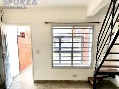 Depto Tipo Casa en Alquiler de 3 ambientes