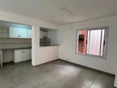 Padre Luis Monti 1400, Piso pb