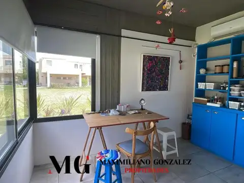 Casa en Alquiler con 2 cocheras