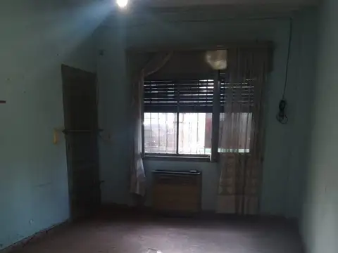 Casa 4 ambientes con 1 baño