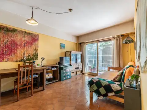 Thames 1300 , Piso 1