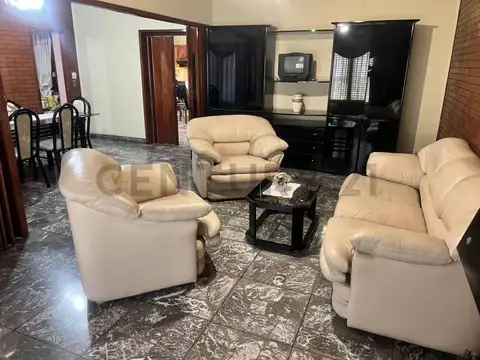 Casa en Venta en Isidro Casanova, USD 159.000