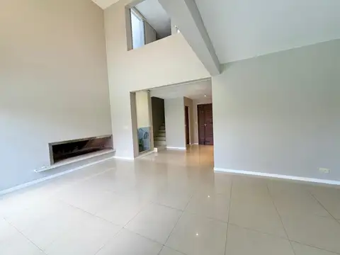 Casa en Alquiler de 3 dormitorios