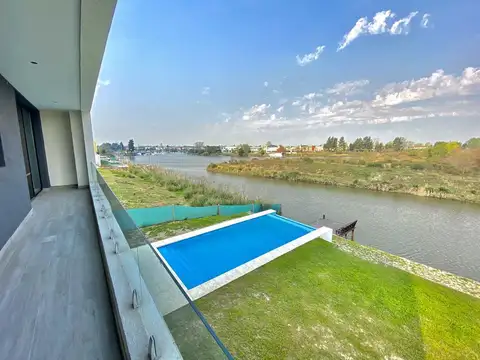 Venta Casa 5 Ambientes Al Rio con Amarra Propia en El Canal Villanueva Tigre