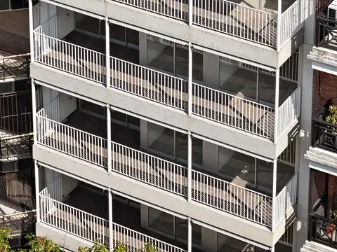 "DEPARTAMENTO DE 4 AMBIENTES A ESTRENAR CON PATIO Y BALCÓN TERRAZA | EDIFICIO TERMINADO Y HABITADO EN CABALLITO | ENTREGA INMEDIATA Y EXCELENTE DISTRIBUCIÓN. ¡VISITALO HOY!"