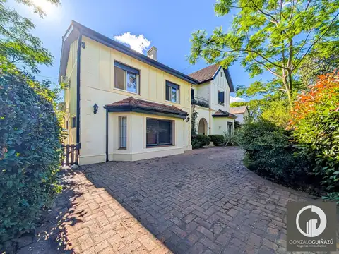 Casa en Venta con 2 cocheras