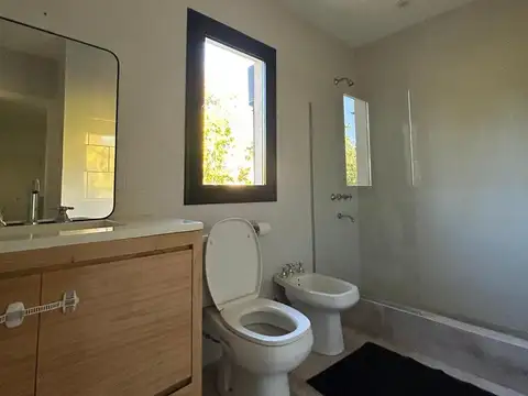 Casa en Alquiler Temporal con 2 cocheras