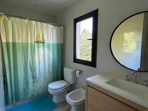 Casa 7 ambientes con 4 baños