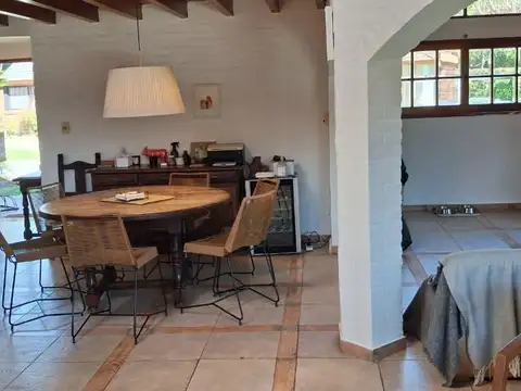Casa en Venta con 3 cocheras