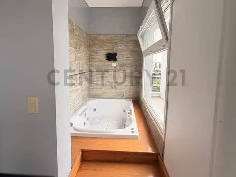 Casa en Venta en El Canton, USD 840.000