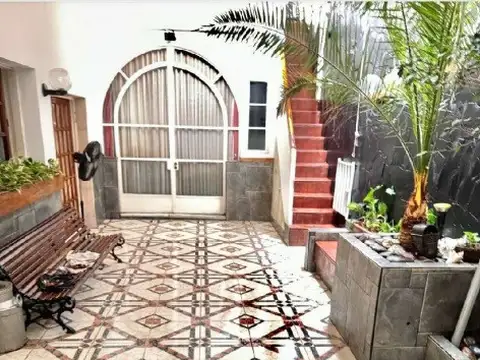 Casa 6 ambientes con 3 baños