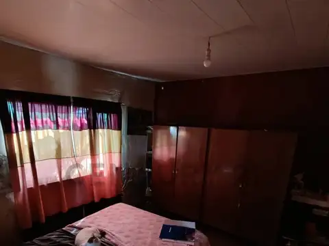 Casa 8 ambientes con 1 baño