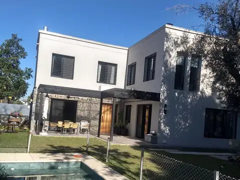 Casa en San Isidro, excelente barrio, 4 dorm. Alquiler Enero 2027