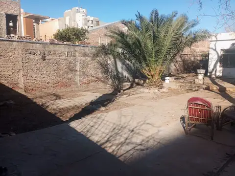 Venta de Casa a reciclar en excelente ubicación sobre calle Rivadavia a metros de calle Las Heras