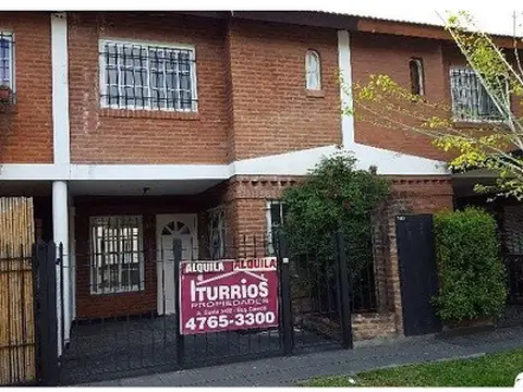 Excelente Duplex 3 ambientes c/ent. auto y patio maximo 3 personas sin mascotas