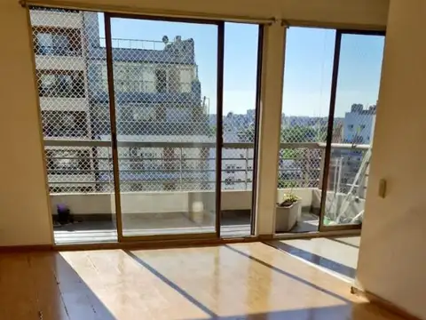 AMPLIO SEMIPISO SUPER LUMINOSO - APTO PROFESIONAL