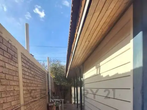 Casa en Venta con 2 cocheras