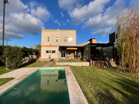 Casa 5 ambientes con 2 baños
