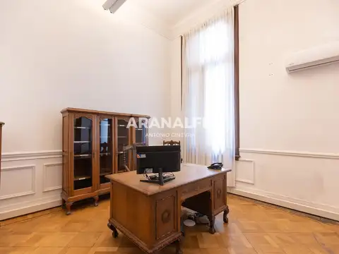 Oficina 8 ambientes con 3 baños