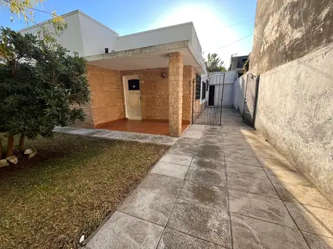 Casa en Venta con 4 cocheras