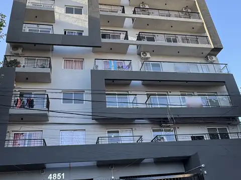 Departamento monoambiente al frente con balcon