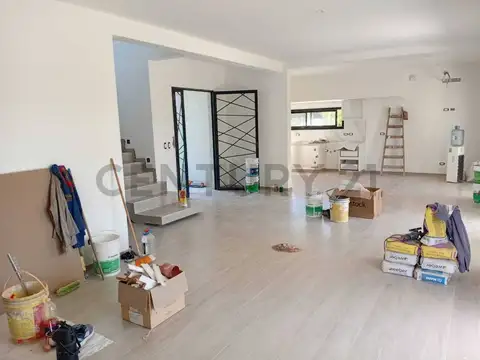 Casa 5 ambientes con 3 baños